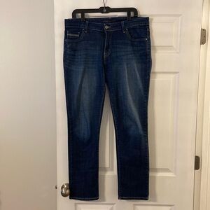 Levi’s The Original Jean Mid rise Skinny size 14 excellent condition inseam 30”